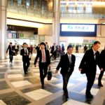 Môi trường công sở Nhật: Sếp bất công, đồng nghiệp nói xấu, họp hành triền miên