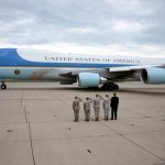 Trump muốn hủy đơn hàng Air Force One của Boeing vì quá đắt