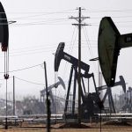 Giá dầu chốt tuần giảm đầu tiên sau 5 tuần tăng