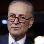 Trump gọi lãnh đạo phe Dân chủ là ‘tên hề’