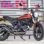 Đường đến công sở căng tràn cảm hứng với Ducati Scrambler Sixty2