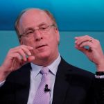 Nhà quản lý tài chính số một thế giới giữ tiền như thế nào?