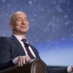 Tài sản người giàu nhất thế giới Jeff Bezos vượt 105 tỷ USD