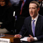 Chiếc cravat xanh và cách xử lý khủng hoảng chuẩn mực của Mark Zuckerberg